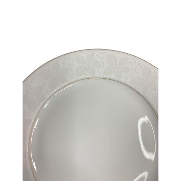 Rosenthal Germany White Velvet 7.75 Inch Salad Plate Gold Trim - Picture 4 of 6